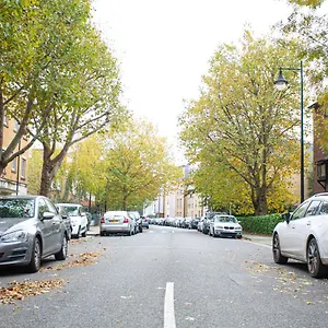 Apartment Modern Close To, London