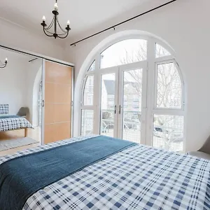 Comfortable Double For Your Getaway Apartment