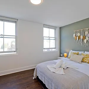 Imperial Corner House-whitechapel Apartment